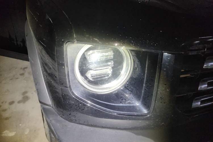 Used Haval DARGO 2022 1.5T DCT Two-Wheel Drive Border Collie Edition Right Front Headlight