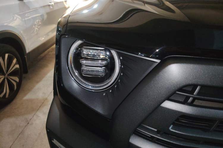Used Haval DARGO 2022 1.5T DCT Two-Wheel Drive Mastiff Pursuit Edition Right Front Headlight