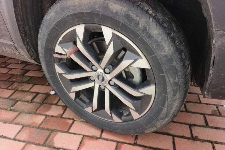 Used Haval DARGO 2022 1.5T DCT Two-Wheel Drive Border Collie Edition Right Front Wheel Hub