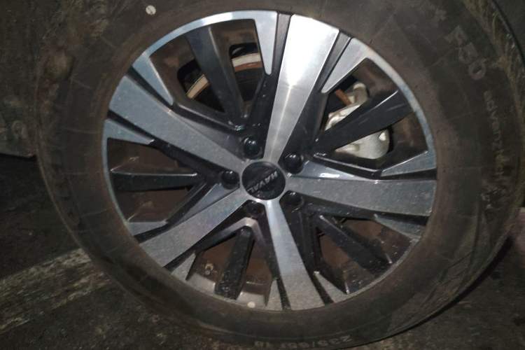Used Haval DARGO 2022 1.5T DCT Two-Wheel Drive Labrador Edition Right Front Wheel Hub