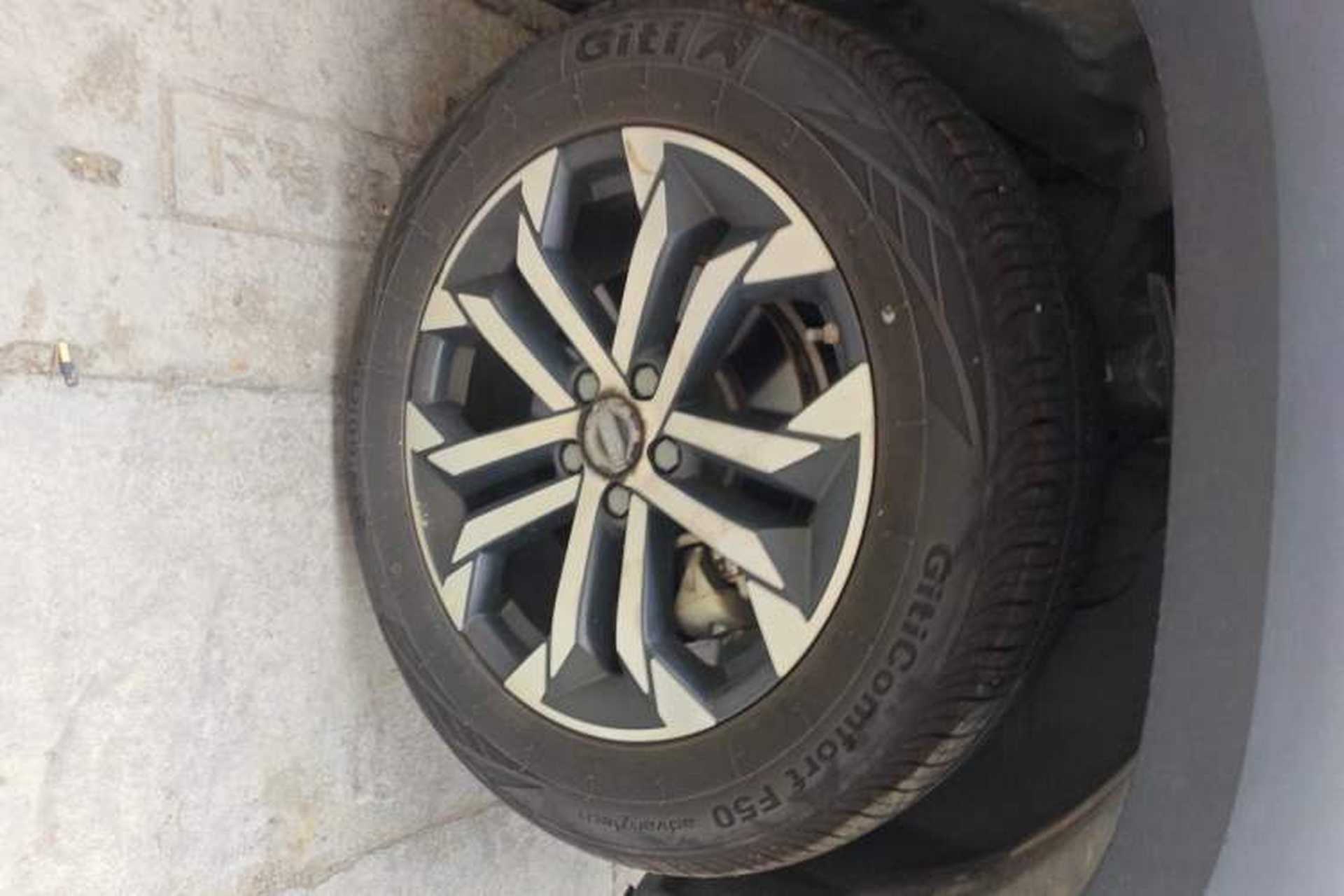 Used Haval DARGO 2022 1.5T DCT Two-Wheel Drive Border Collie Edition Right Front Wheel Hub