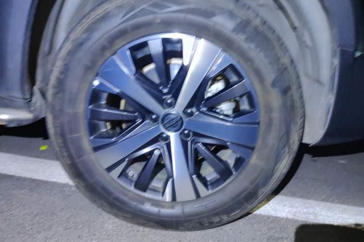 Used Haval DARGO 2022 1.5T DCT Two-Wheel Drive Labrador Edition Right Front Wheel Hub