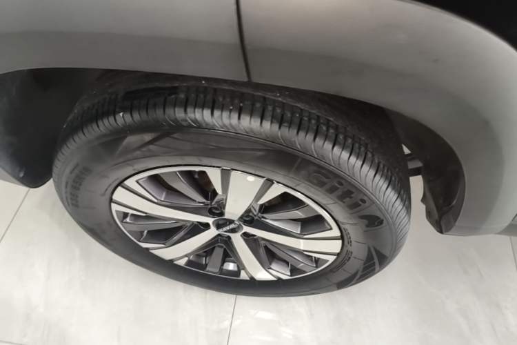 Used Haval DARGO 2022 1.5T DCT Two-Wheel Drive Labrador Edition Right Rear Wheel Hub