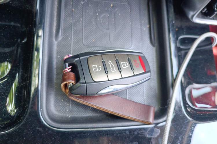 Used Haval DARGO 2022 2.0T DCT 4x4 Chinese Rural Dog Edition Vehicle Key