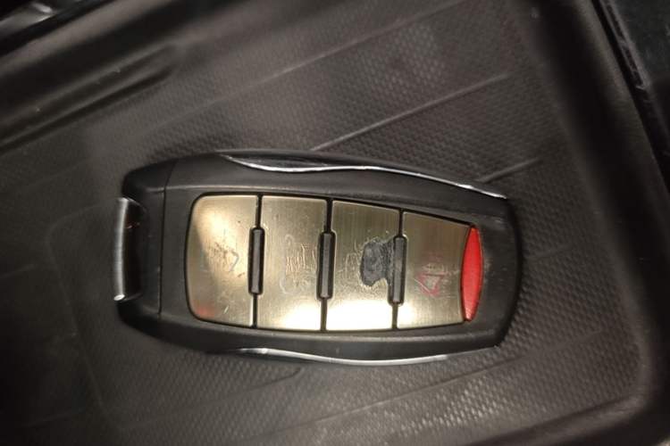 Used Haval DARGO 2022 2.0T DCT Two-Wheel Drive Huazhong Hound Edition Vehicle Key