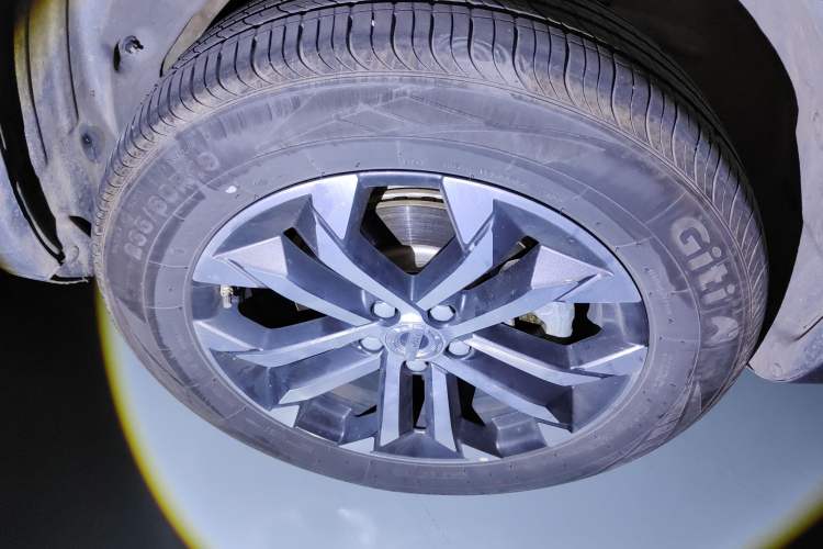 Used Haval DARGO 2022 1.5T DCT Two-Wheel Drive Border Collie Edition Right Front Wheel Hub