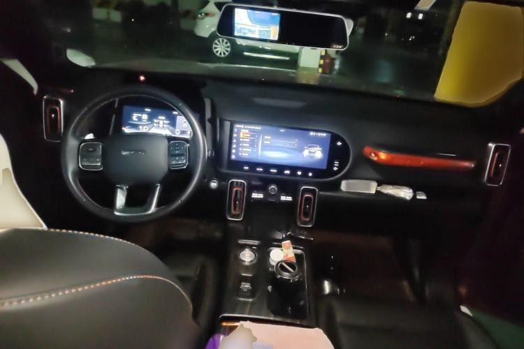 Used Haval DARGO 2022 2.0T DCT 4x4 Chinese Rural Dog Hunting Edition Center Console