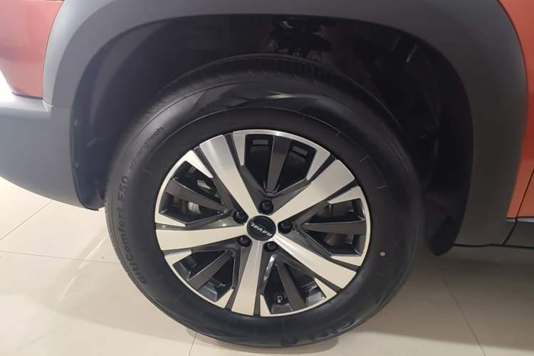 Used Haval DARGO 2022 1.5T DCT Two-Wheel Drive Labrador Edition Left Front Wheel Hub