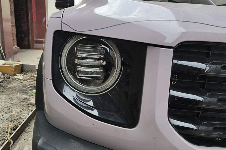 Used Haval DARGO 2022 1.5T DCT Two-Wheel Drive Border Collie Edition Right Front Headlight
