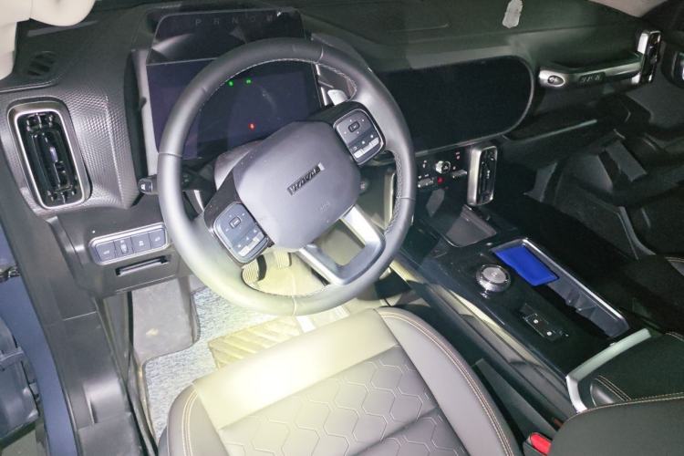 Used Haval DARGO 2022 2.0T DCT Two-Wheel Drive Huazhong Hound Edition Center Console
