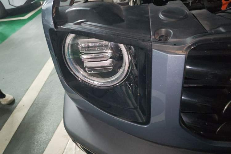 Used Haval DARGO 2022 2.0T DCT Two-Wheel Drive Huazhong Hound Edition Right Front Headlight
