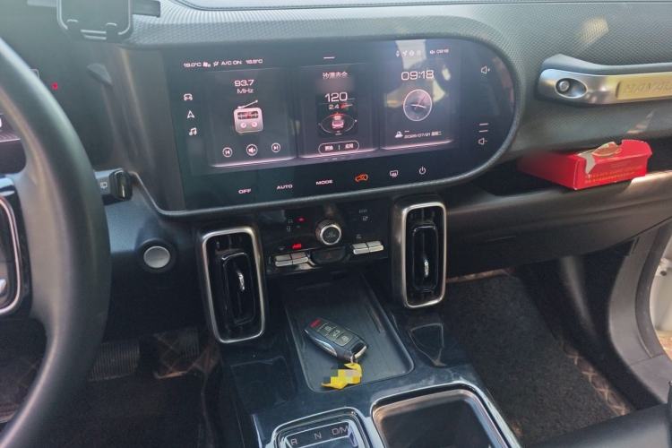 Used Haval DARGO 2022 2.0T DCT Two-Wheel Drive Huazhong Hound Edition Audio And AC Panel