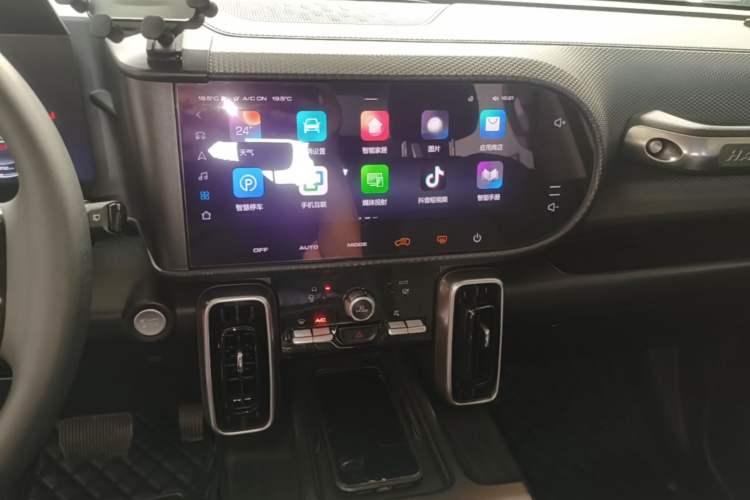 Used Haval DARGO 2022 2.0T DCT Two-Wheel Drive Huazhong Hound Edition Audio And AC Panel