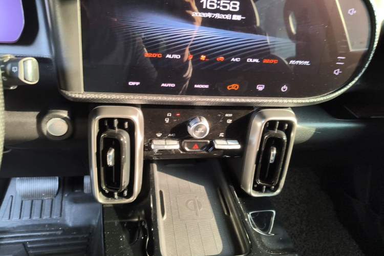 Used Haval DARGO 2022 1.5T DCT Two-Wheel Drive Border Collie Edition Audio And AC Panel