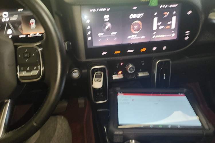 Used Haval DARGO 2022 2.0T DCT Two-Wheel Drive Huazhong Hound Edition Audio And AC Panel