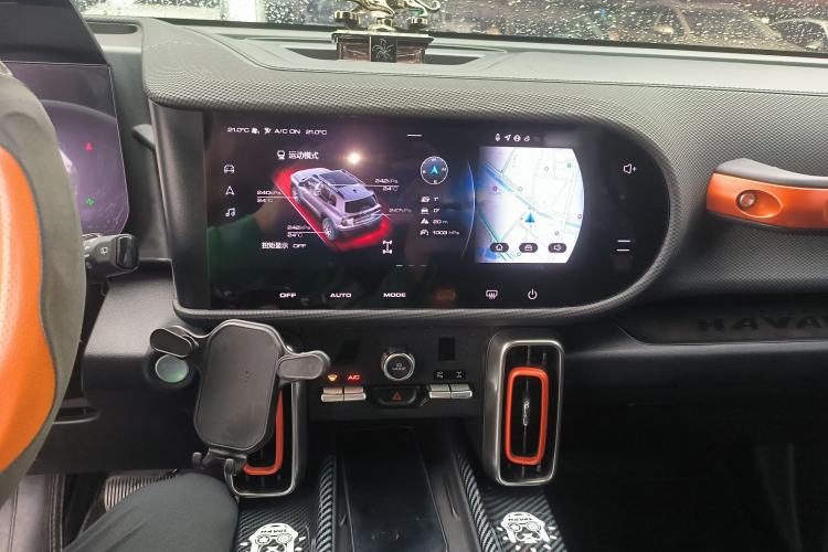 Used Haval DARGO 2022 2.0T DCT 4x4 Chinese Rural Dog Hunting Edition Center Console