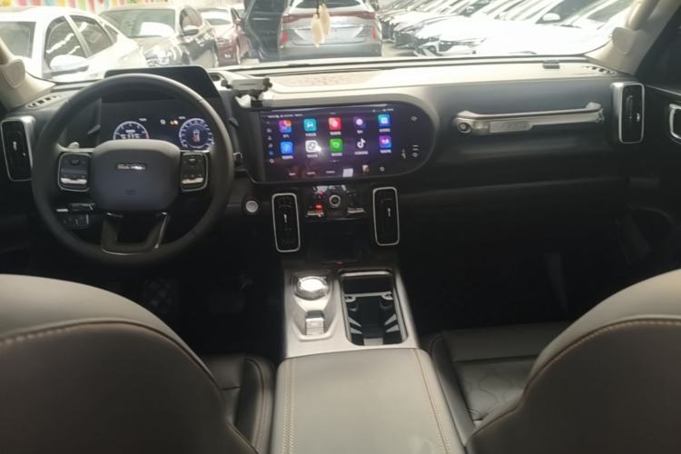 Used Haval DARGO 2022 2.0T DCT Two-Wheel Drive Huazhong Hound Edition Center Console
