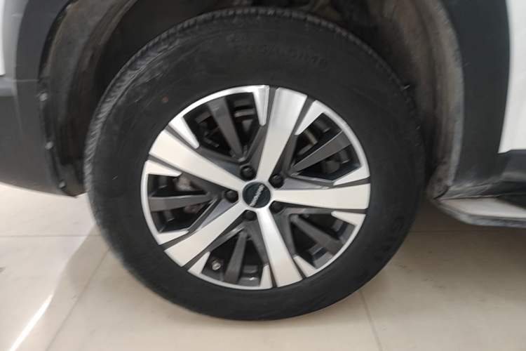 Used Haval DARGO 2022 1.5T DCT Two-Wheel Drive Labrador Edition Left Front Wheel Hub