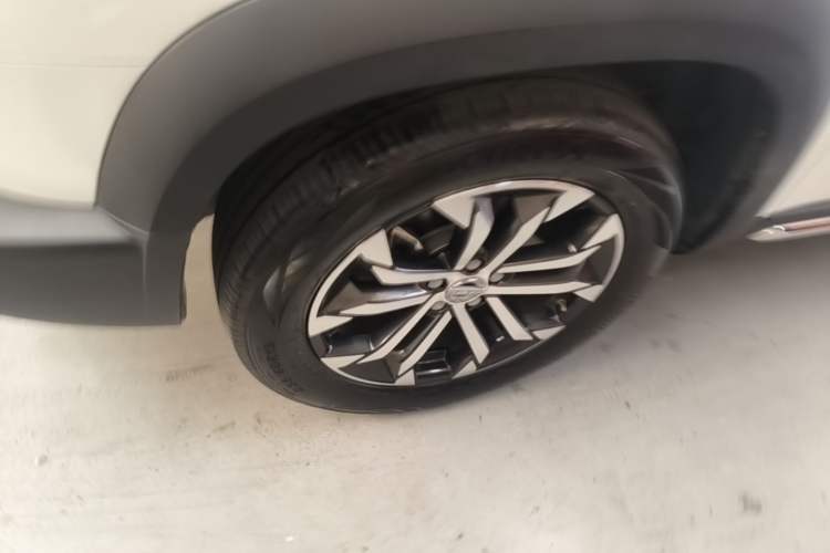 Used Haval DARGO 2022 2.0T DCT Two-Wheel Drive Huazhong Hound Edition Left Front Wheel Hub
