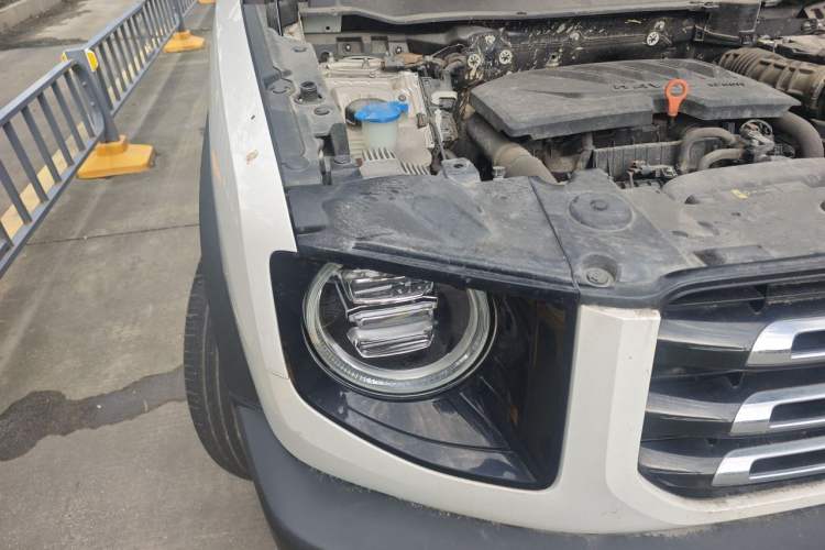 Used Haval DARGO 2022 1.5T DCT Two-Wheel Drive Border Collie Edition Right Front Headlight