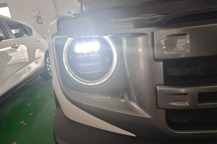 Used Haval DARGO 2022 1.5T DCT Two-Wheel Drive Border Collie Edition Right Front Headlight
