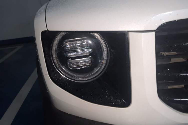 Used Haval DARGO 2022 1.5T DCT Two-Wheel Drive Labrador Edition Right Front Headlight