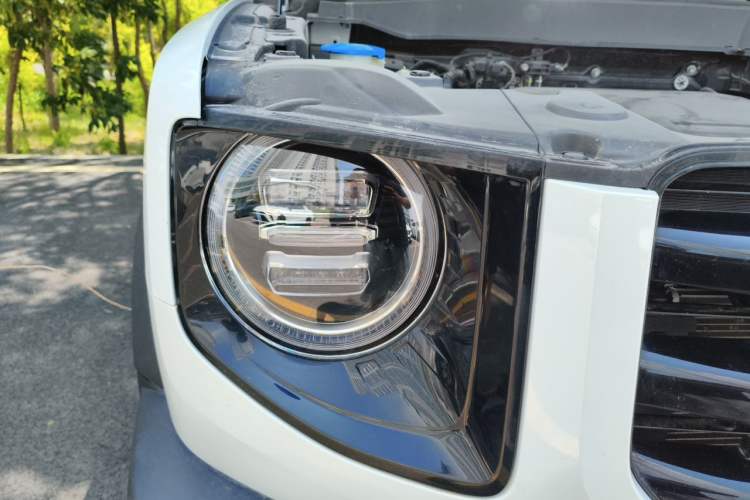 Used Haval DARGO 2022 1.5T DCT Two-Wheel Drive Husky Edition Right Front Headlight