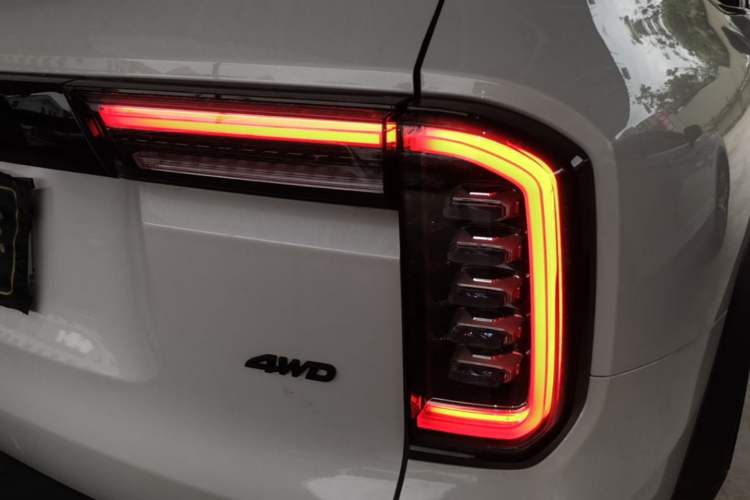 Used Haval DARGO 2022 1.5T DCT Two-Wheel Drive Mastiff Edition Right Rear Taillight
