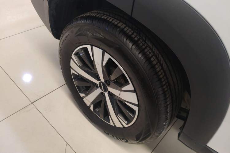 Used Haval DARGO 2022 1.5T DCT Two-Wheel Drive Labrador Edition Right Rear Wheel Hub