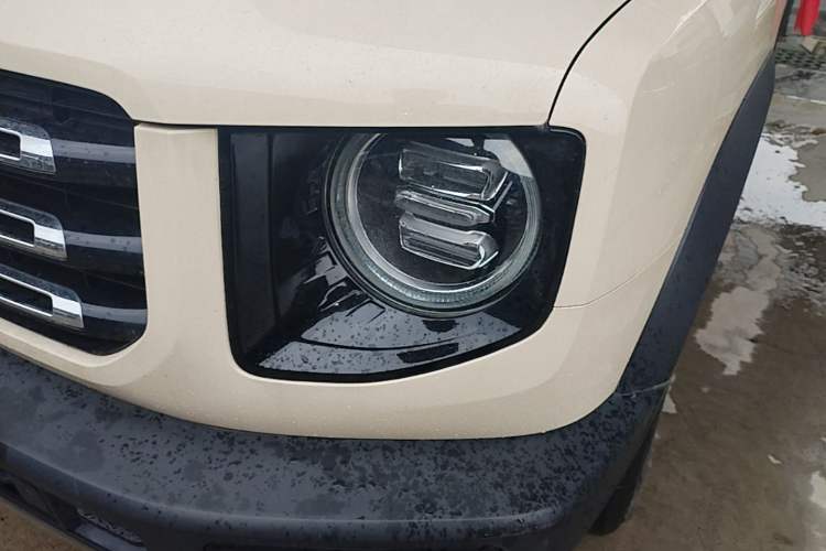 Used Haval DARGO 2022 1.5T DCT Two-Wheel Drive Labrador Edition Left Front Headlight