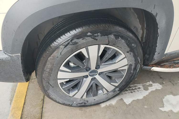 Used Haval DARGO 2022 1.5T DCT Two-Wheel Drive Labrador Edition Left Front Wheel Hub