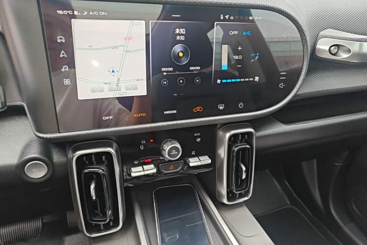 Used Haval DARGO 2024 1.5T DCT Labrador Edition Audio And AC Panel
