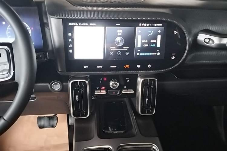 Used Haval DARGO 2024 1.5T DCT Border Collie Edition Audio And AC Panel