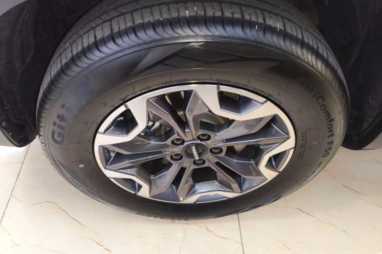 Used Haval DARGO 2024 2.0T DCT Chinese Rural Dog Edition Left Front Wheel Hub
