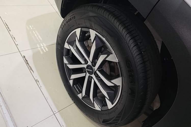 Used Haval DARGO 2024 1.5T DCT Border Collie Edition Right Rear Wheel Hub