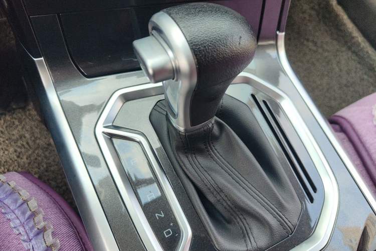 Used Haval F5 2018 1.5T i-Trend Gear Lever