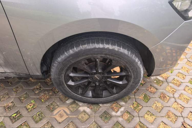 Used Haval F5 2020 1.5T DCT i-Qiu Right Front Wheel Hub