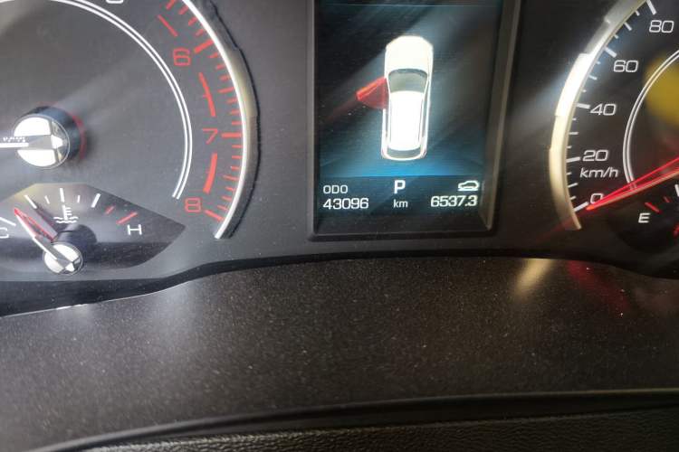 Used Haval F5 2020 1.5T DCT iXuan Odometer Close Up