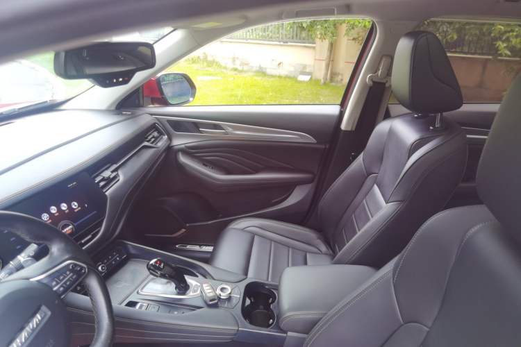 Used Haval F7 2019 2.0T Two-Wheel-Drive i-Van China VI Standard Interior 3