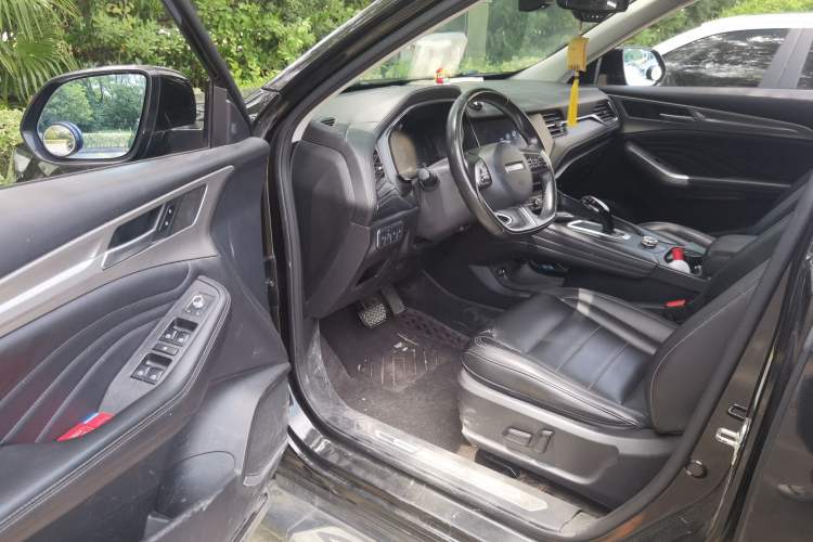 Used Haval F7 2019 2.0T Two-Wheel-Drive i-Van China VI Standard Driver Seat