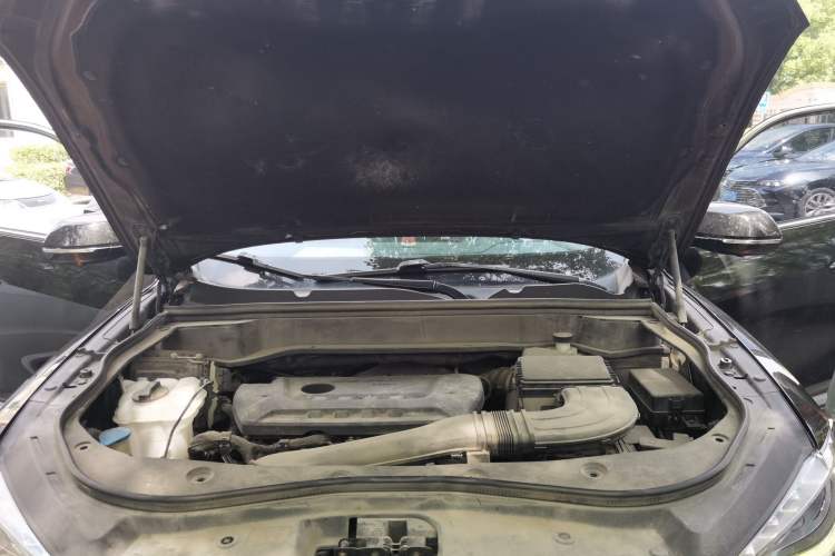 Used Haval F7 2019 2.0T Two-Wheel-Drive i-Van China VI Standard Engine Bay