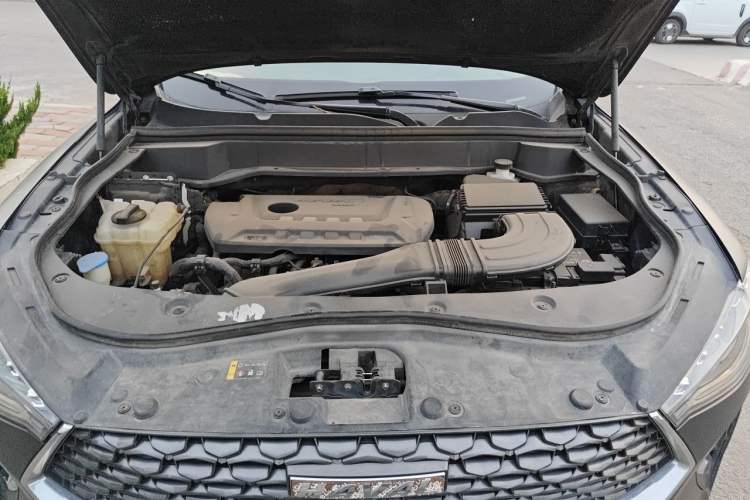 Used Haval F7 2019 2.0T Two-Wheel-Drive i-Van China VI Standard Engine Bay