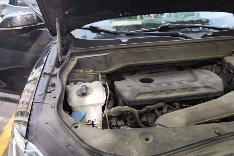 Used Haval F7 2019 2.0T Two-Wheel-Drive i-Van China VI Standard Engine Bay Right