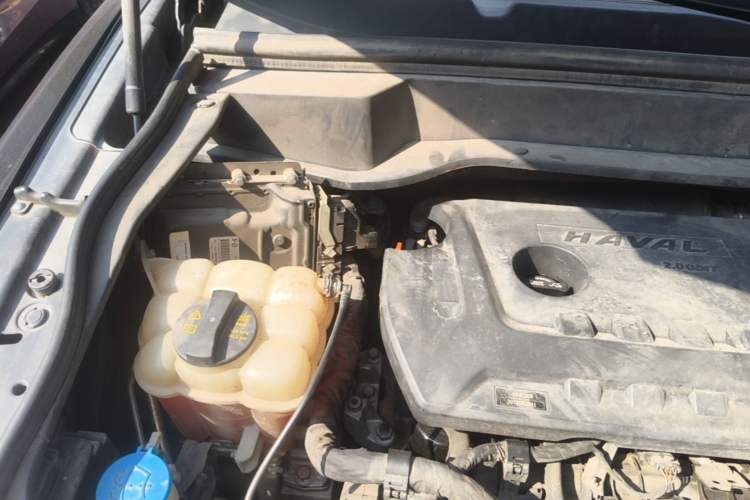 Used Haval F7 2019 2.0T Two-Wheel-Drive i-Van China VI Standard Engine Bay Right