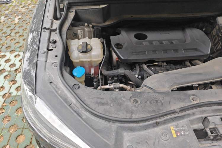 Used Haval F7 2019 2.0T Two-Wheel Drive i-Van China V standard Engine Bay Right