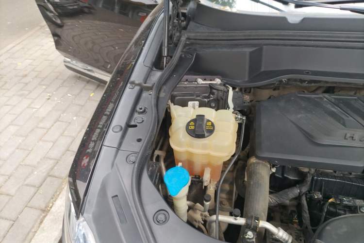 Used Haval F7 2019 1.5T Two-Wheel Drive i-Trend China VI Standard Engine Bay Right