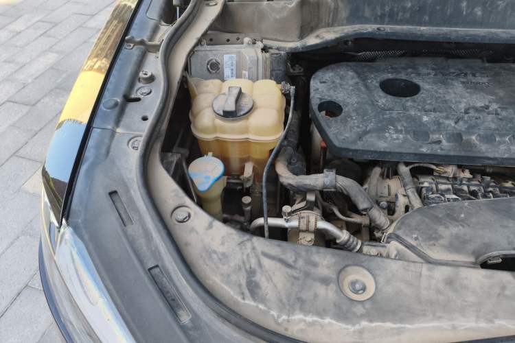 Used Haval F7 2019 2.0T Two-Wheel Drive i-Van China V standard Engine Bay Right