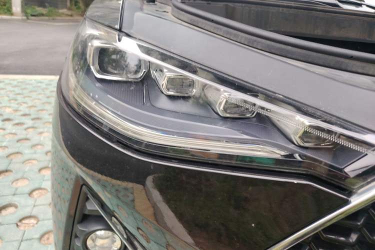Used Haval F7 2019 2.0T Two-Wheel Drive i-Van China V standard Right Front Headlight