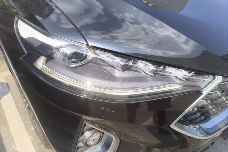 Used Haval F7 2019 2.0T Two-Wheel-Drive i-Van China VI Standard Right Front Headlight