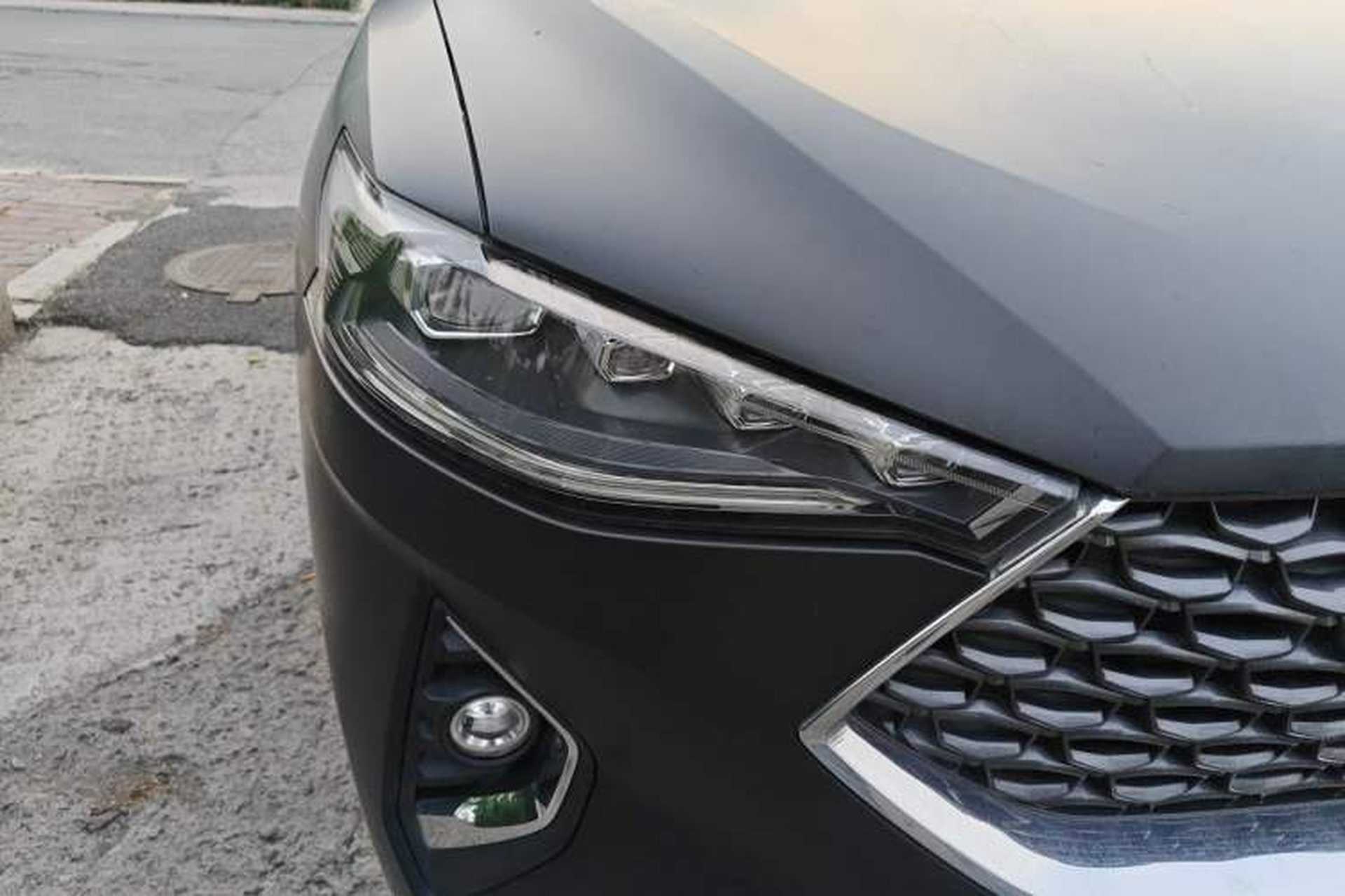 Used Haval F7 2019 2.0T Two-Wheel-Drive i-Van China VI Standard Right Front Headlight